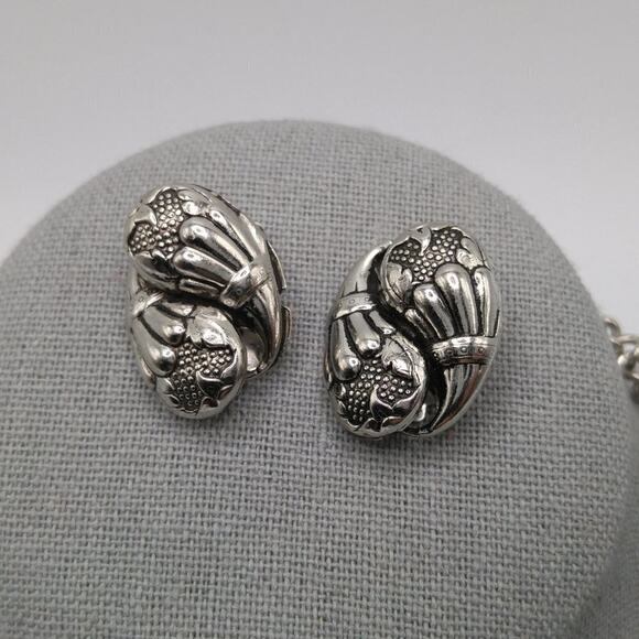 Vintage Floral Choker Necklace Clip Earrings Set, Silver Tone, 15 1/2 In & 1 In - Picture 3 of 10